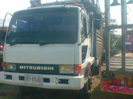 ขายรถ 10 ล้อ 1เพลา MITSUBISHI  เป็นรถล่องกะบะไม้ยางดีพร้อมใช้เอกสารพร้อม