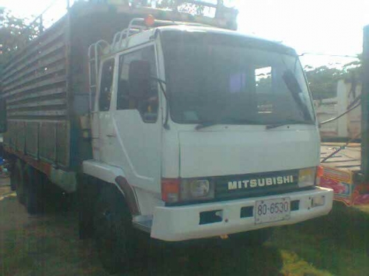 ขายรถ 10 ล้อ 1เพลา MITSUBISHI  เป็นรถล่องกะบะไม้ยางดีพร้อมใช้เอกสารพร้อม
