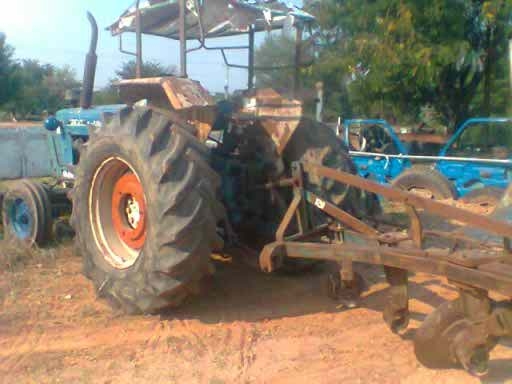 ขายรถไถ FODR  6600  T5 เล่มทะเบียน มีผาน 3  ผานดันให้