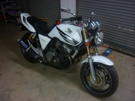 ขาย CB 400 ปี 93 สีขาวมุข แต่งนิดหน่อย inv.