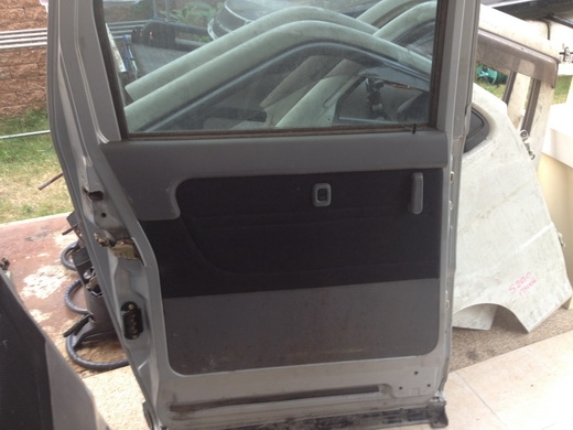 ขายชุดประตู รถตู้เล็กs230g ตัวtop 5บานครบๆ