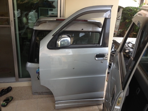 ขายชุดประตู รถตู้เล็กs230g ตัวtop 5บานครบๆ