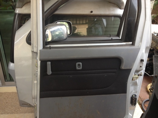 ขายชุดประตู รถตู้เล็กs230g ตัวtop 5บานครบๆ