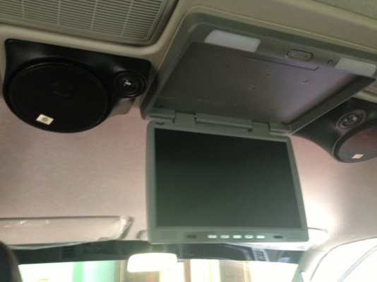 ขายดาวน์ รถตู้ แต่งVIP เครื่องเสียงครบ ล้อแม็กพร้อม