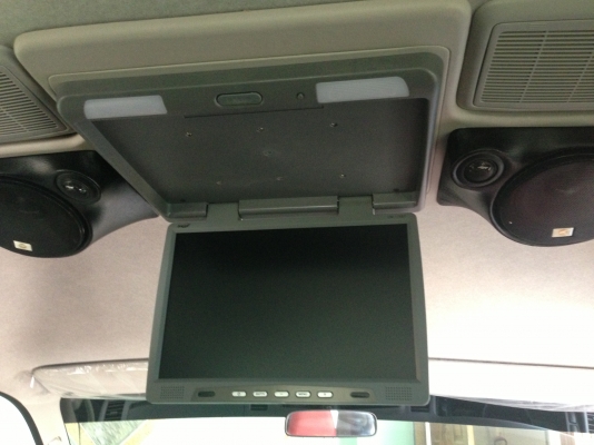 ขายดาวน์ รถตู้ แต่งVIP เครื่องเสียงครบ ล้อแม็กพร้อม