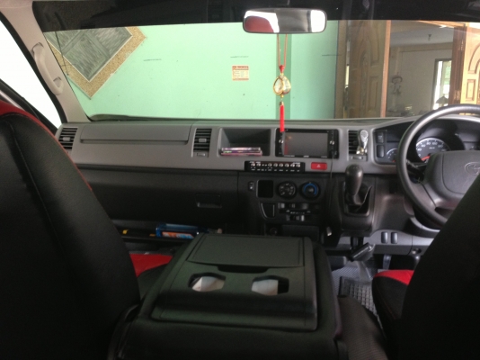 ขายดาวน์ รถตู้ แต่งVIP เครื่องเสียงครบ ล้อแม็กพร้อม