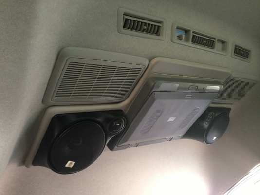 ขายดาวน์ รถตู้ แต่งVIP เครื่องเสียงครบ ล้อแม็กพร้อม