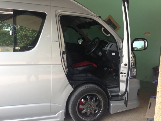 ขายดาวน์ รถตู้ แต่งVIP เครื่องเสียงครบ ล้อแม็กพร้อม