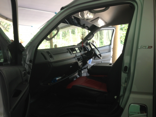 ขายดาวน์ รถตู้ แต่งVIP เครื่องเสียงครบ ล้อแม็กพร้อม