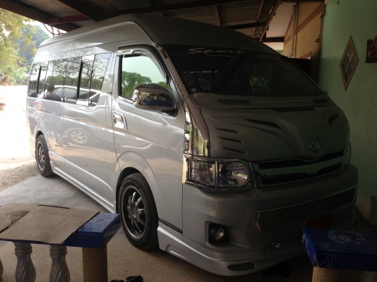 ขายดาวน์ รถตู้ แต่งVIP เครื่องเสียงครบ ล้อแม็กพร้อม