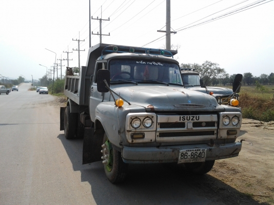 ขายหัวยาว 6ล้อดั้มพ์ 2คัน พร้อมใช้