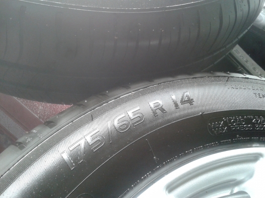 ขายล้อBrio amaze(ปี2013)ยกชุด 8,500฿(วิ่งไม่เกิน 100โล)