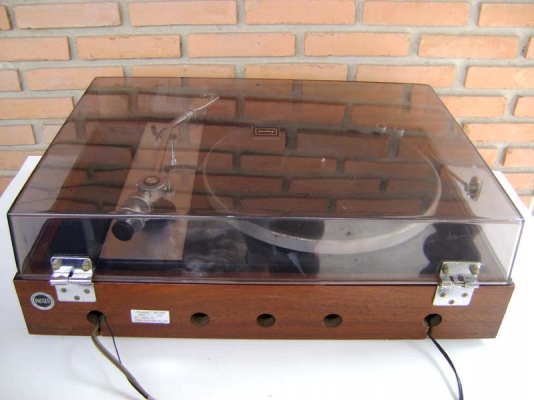 เครื่องเล่นแผ่นเสียง SANSUI SR2020 สภาพพร้อมใช้งาน เครื่องเล่นแผ่นเสียง SANSUI SR2020 สภาพพร้อมใช้งาน