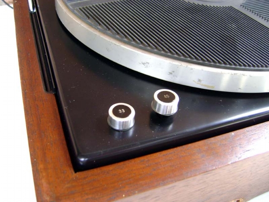 เครื่องเล่นแผ่นเสียง SANSUI SR2020 สภาพพร้อมใช้งาน เครื่องเล่นแผ่นเสียง SANSUI SR2020 สภาพพร้อมใช้งาน