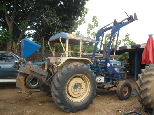 ขาย ชุดตักหน้ารถไถฟอร์ด 6610 ตรงรุ่น ยี่ห้อBOMFORD B3512อุปกรณ์ครบติดตั้งได้เลยครับ