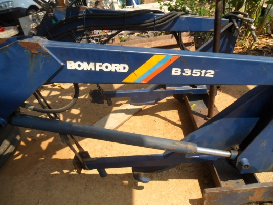 ขาย ชุดตักหน้ารถไถฟอร์ด 6610 ตรงรุ่น ยี่ห้อBOMFORD B3512อุปกรณ์ครบติดตั้งได้เลยครับ