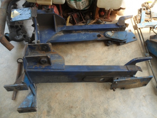 ขาย ชุดตักหน้ารถไถฟอร์ด 6610 ตรงรุ่น ยี่ห้อBOMFORD B3512อุปกรณ์ครบติดตั้งได้เลยครับ