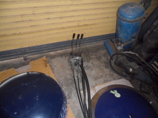 ขาย ชุดตักหน้ารถไถฟอร์ด 6610 ตรงรุ่น ยี่ห้อBOMFORD B3512อุปกรณ์ครบติดตั้งได้เลยครับ