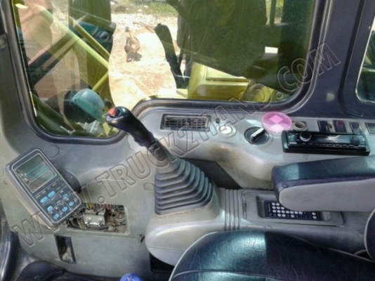 รถแบคโฮ ยี่ห้อ KOMATSU PC200-6 รถแบคโฮ ยี่ห้อ KOMATSU PC200-6