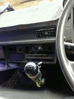 รถบรรทุกเทนเลอร์ ยี่ห้อ MITSUBISHI รุ่น FUSO 220 เทอร์โบ ติดเครน