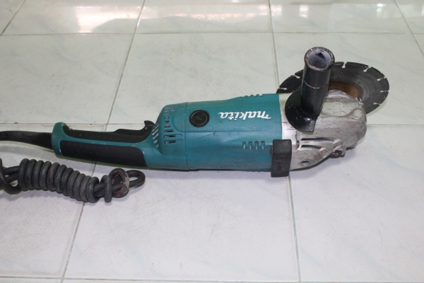 เครื่องเจียร์ยี่ห้อmakita รุ่นGA9020 ขนาด9" กำลัง2200วัตต์พร้อมใช้ครับ เครื่องเจียร์ยี่ห้อmakita รุ่นGA9020 ขนาด9" กำลัง2200วัตต์พร้อมใช้ครับ