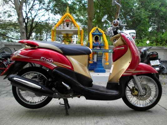 Fino classic ปี 55 (รถ 5 เดือน) แดง-น้ำตาล สด 3000 โล