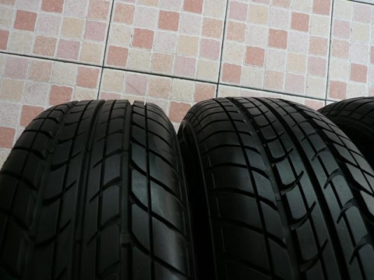 ขายยาง DUNLOP----185-65-14----กลางปี11 ดอกเต็ม (1ชุด)