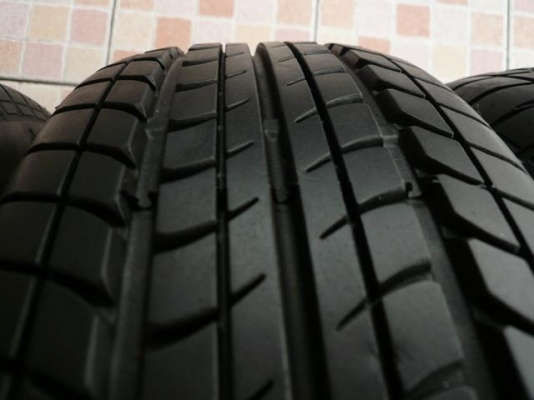 ขายยาง DUNLOP----185-65-14----กลางปี11 ดอกเต็ม (1ชุด)