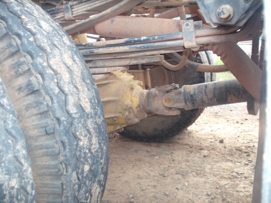 รถบรรทุก 6 ล้อดั๊มพ์ ยี่ห้อ ISUZU