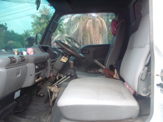 รถบรรทุก 6 ล้อดั๊มพ์ ยี่ห้อ ISUZU