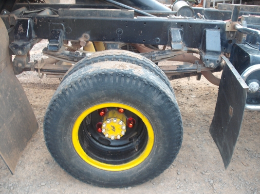 รถบรรทุก 6 ล้อดั๊มพ์ ยี่ห้อ ISUZU