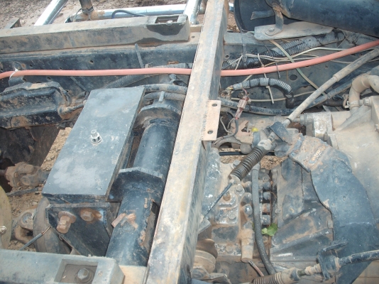 รถบรรทุก 6 ล้อดั๊มพ์ ยี่ห้อ ISUZU