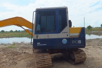 KOMATSU PC60-6 บูมยาว9เมตร ไฟฟ้าตัดเอวนิดหน่อยช่วงล่างเต็ม