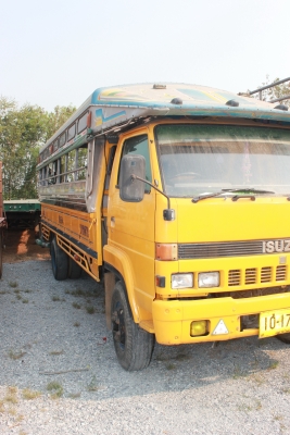 ขาย หกล้อรับส่งนักเรียน