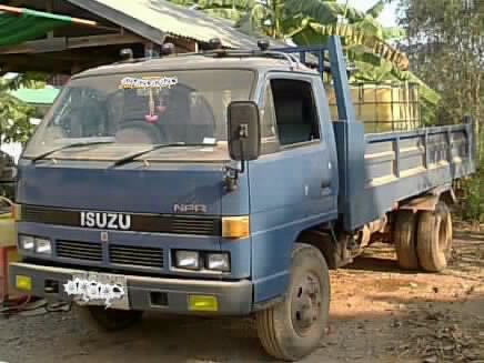 ISUZU NPR 115 HP 4BD1 ปี 38 สั่งลุย หกล้อดั๊มพ์ กระบะดั๊มพ์เหล็ก 4 ตันยาว 4.20 เมตรสภาพสวย เครื่องแน่นแรงดี ภายในเก๋งคอนโซลสวยครบ ช่วงล่างเดิมๆคัชซีสวยไม่มีดาม ยาง 8.25 ขอบ 16 สภาพดีพร้อมบรรทุกพร้อมใช้งาน เอกสารทะเบียนภาษีครบพร้อมโอน ราคาต่อรองได้ครับ