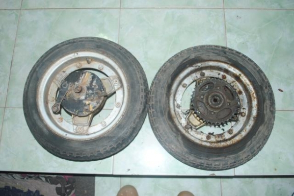 ขายล้อชาลี ราคาคู่ละ 900  หลาายคู่ครับ