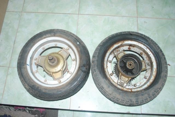 ขายล้อชาลี ราคาคู่ละ 900  หลาายคู่ครับ