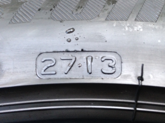 ยางคู่ Bridgesstone 225 45 17 ปลายปี13 ดอกเยอะ ยางคู่ Bridgesstone 225 45 17 ปลายปี13 ดอกเยอะ