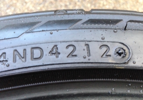 ยางคู่ Toyo 245 35 19 สิ้นปี12 ดอกสวย ใช้ยาว ยางคู่ Toyo 245 35 19 สิ้นปี12 ดอกสวย ใช้ยาว