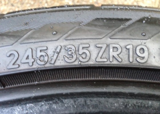 ยางคู่ Toyo 245 35 19 สิ้นปี12 ดอกสวย ใช้ยาว ยางคู่ Toyo 245 35 19 สิ้นปี12 ดอกสวย ใช้ยาว
