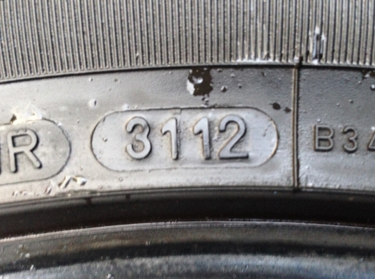 ยางคู่ Dunlop 235 55 17 ปลายปี12 ดอกเต็มๆ ใช้ยาว ยางคู่ Dunlop 235 55 17 ปลายปี12 ดอกเต็มๆ ใช้ยาว