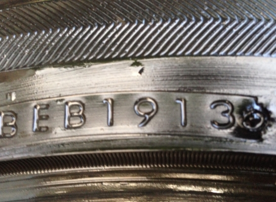 ยางคู่ Bridstone S001 245 45 19 กลางปี13 ดอกเยอะ ยางคู่ Bridstone S001 245 45 19 กลางปี13 ดอกเยอะ