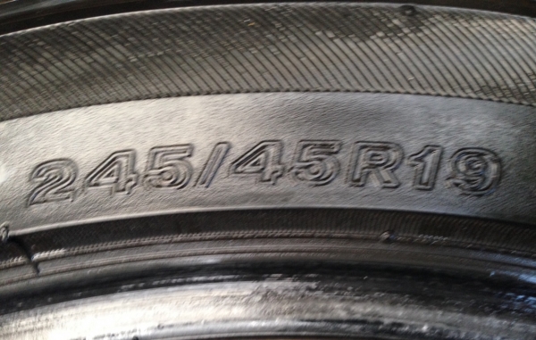 ยางคู่ Bridstone S001 245 45 19 กลางปี13 ดอกเยอะ ยางคู่ Bridstone S001 245 45 19 กลางปี13 ดอกเยอะ