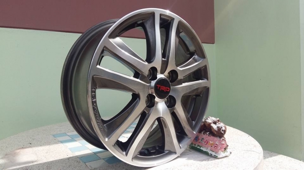 ขายล้อแม็ก yaris trd 15" สนใจติดต่อเล็กคลองสามครับ 081-3747940