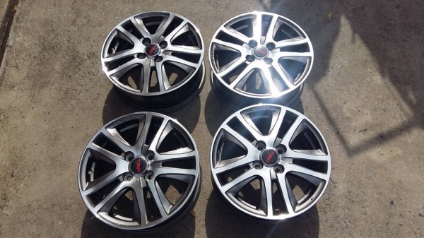 ขายล้อแม็ก yaris trd 15" สนใจติดต่อเล็กคลองสามครับ 081-3747940