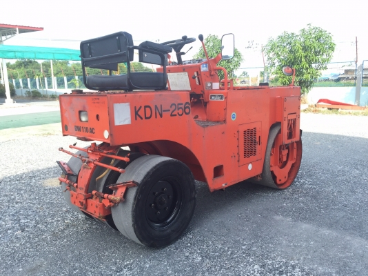 ขายรถบดBomagรุ่นB110Acมือสองญี่ปุ่นหน้าเหล็กหลังยาง2.5ตัน