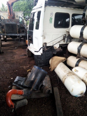 ขายหัวรถบรรทุก isuzu rocky พร้อม มวก สปรอยเลอร์ และ บังโครหลังเดิม ตามภาพ ต่อรองได้