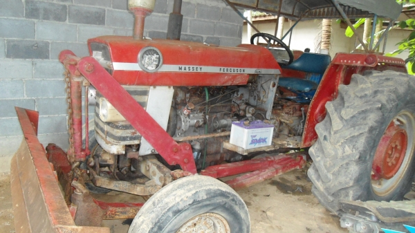 ขายครับรถไถแม็คซี สวยๆเดิมๆ พร้อมใช้ใช้งานใด้ดี เครื่องดีครับ