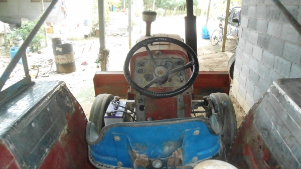 ขายครับรถไถแม็คซี สวยๆเดิมๆ พร้อมใช้ใช้งานใด้ดี เครื่องดีครับ