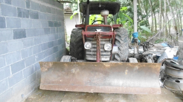 ขายครับรถไถแม็คซี สวยๆเดิมๆ พร้อมใช้ใช้งานใด้ดี เครื่องดีครับ